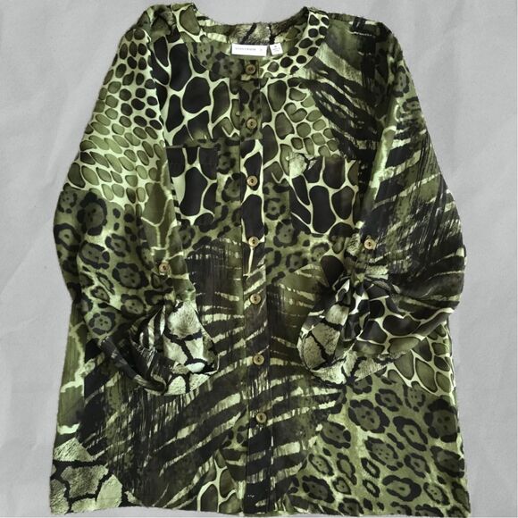 SUSAN GRAVER Blouse Size Medium Sheer Animal Print Lightweight Button Front - Picture 6 of 6
